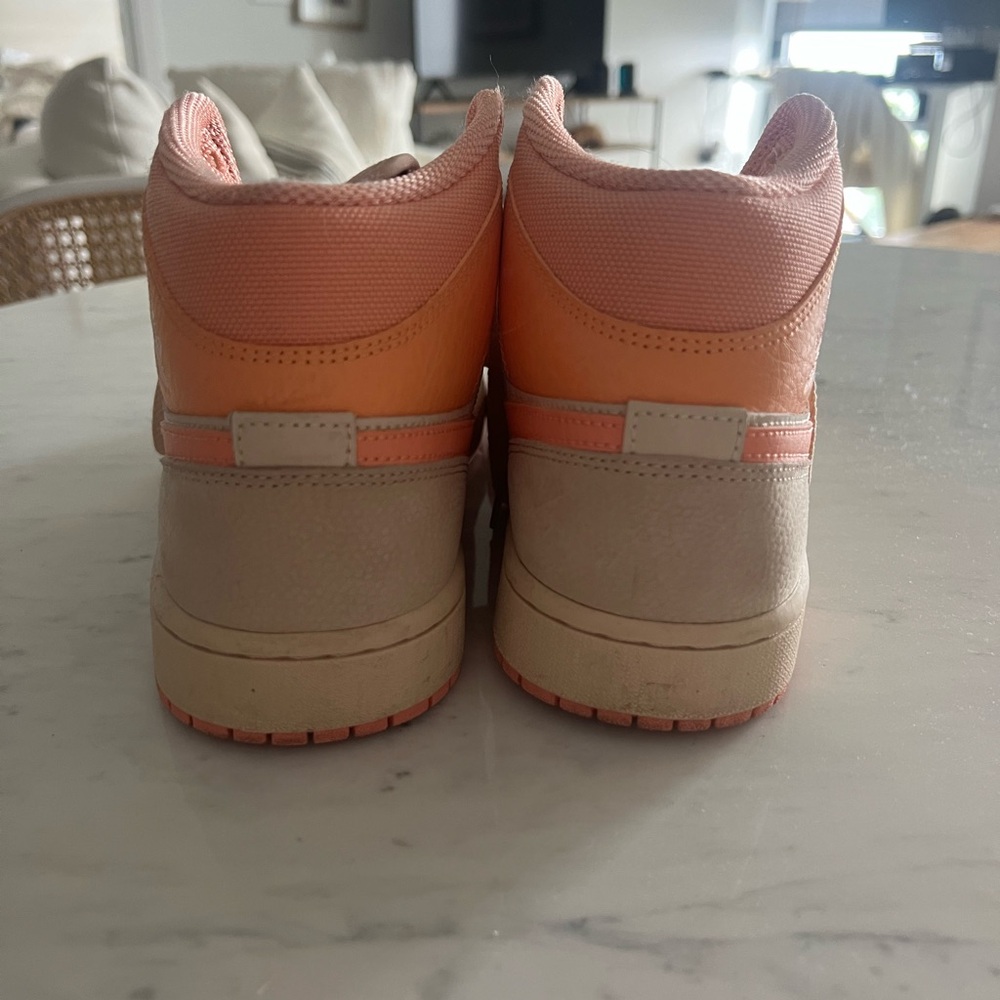 AIR IORDAN 1 mid apricot - Picture 4 of 6